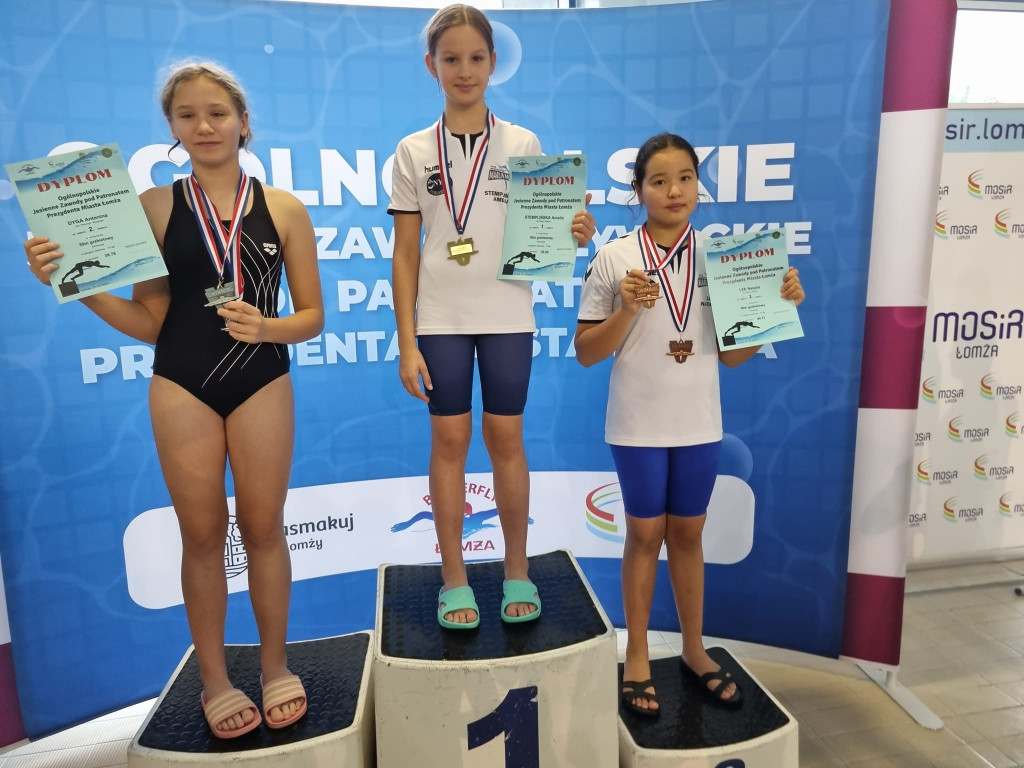 Łomżyńska próba pływaków. Medal gonił medal