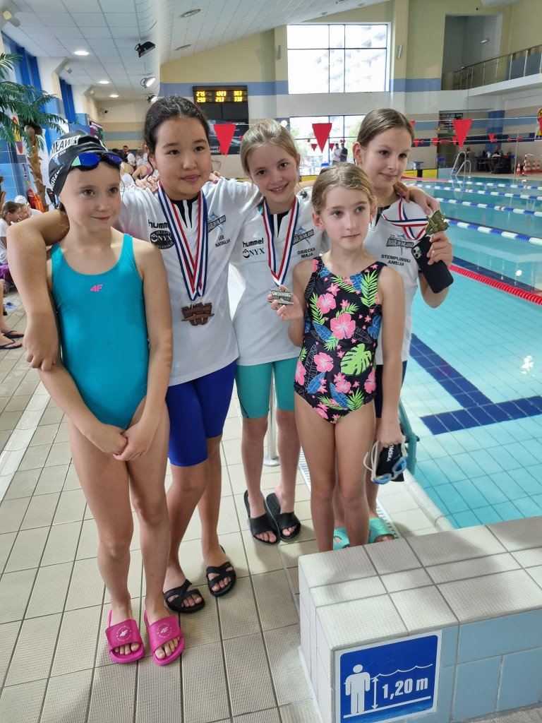 Łomżyńska próba pływaków. Medal gonił medal