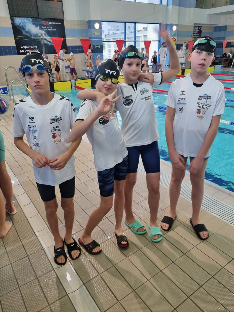 Łomżyńska próba pływaków. Medal gonił medal