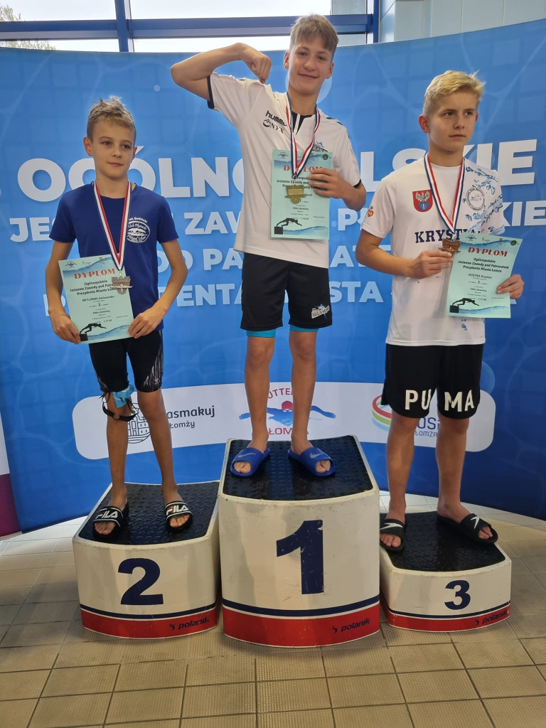 Łomżyńska próba pływaków. Medal gonił medal