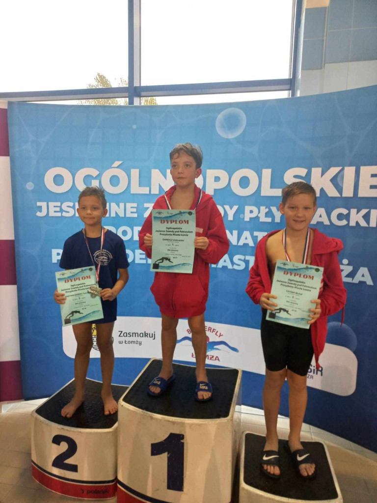 Łomżyńska próba pływaków. Medal gonił medal
