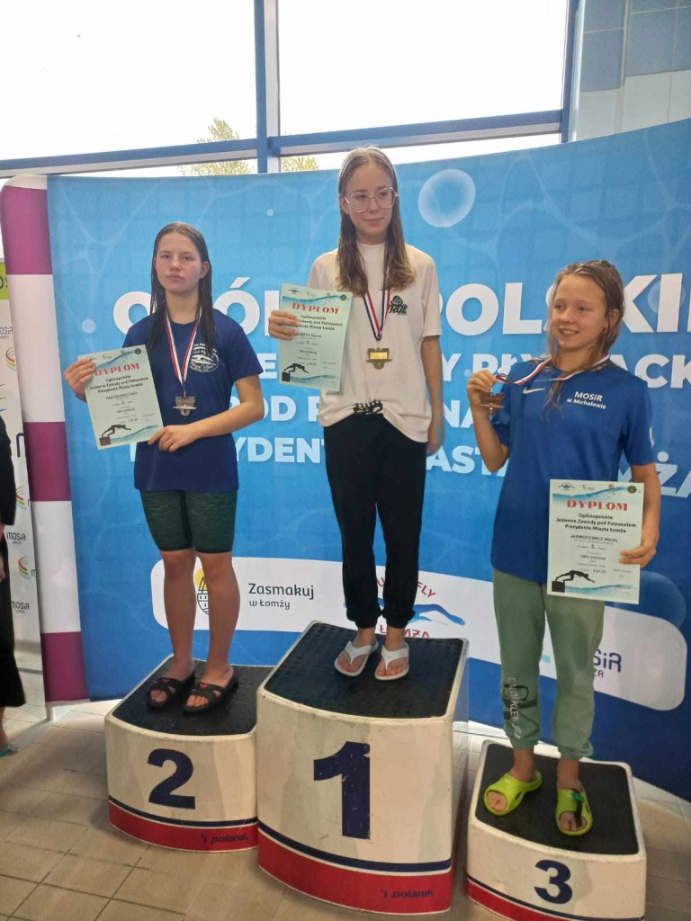 Łomżyńska próba pływaków. Medal gonił medal