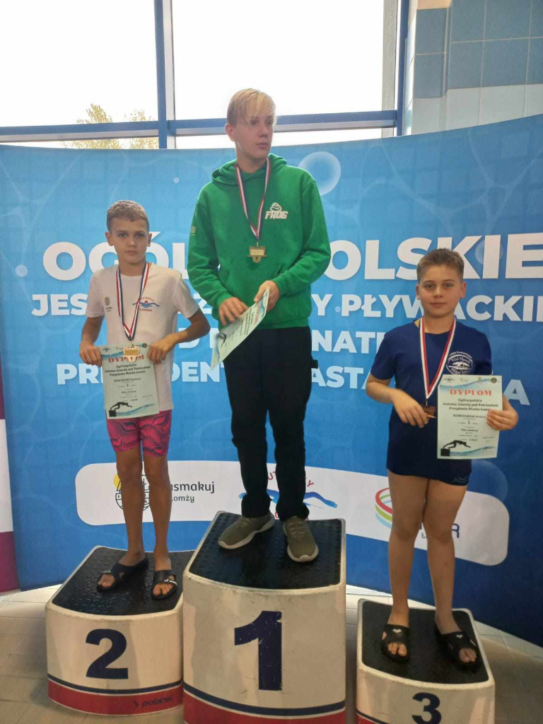 Łomżyńska próba pływaków. Medal gonił medal