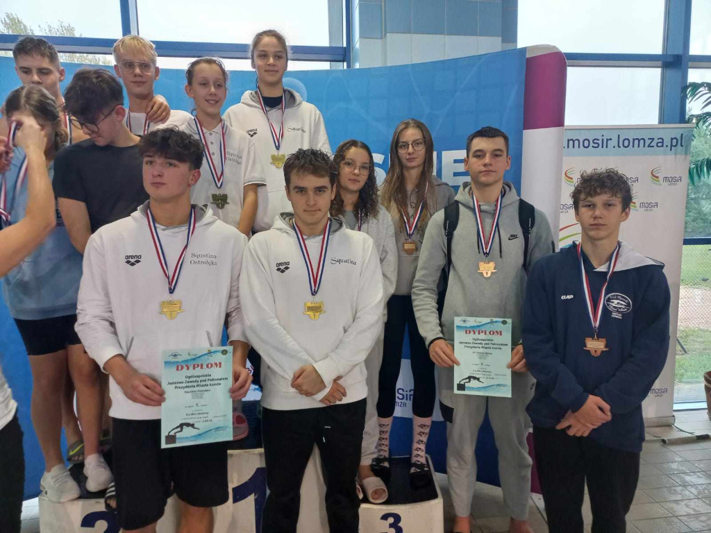Łomżyńska próba pływaków. Medal gonił medal