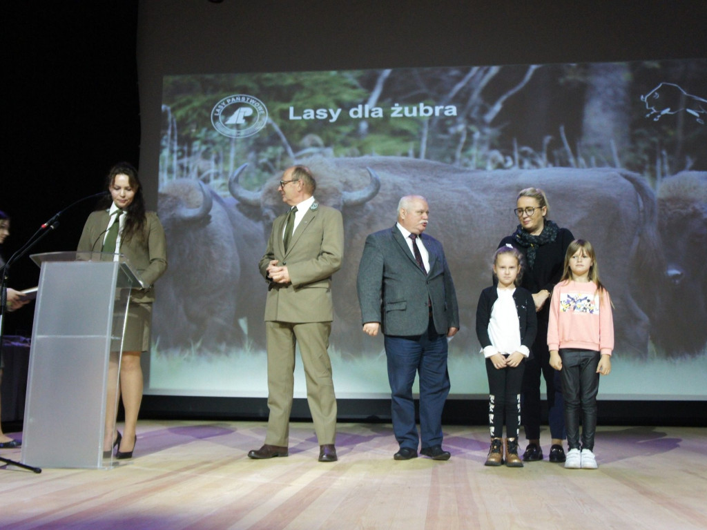 Zebrali ponad 18 ton kasztanów i żołędzi dla żubrów