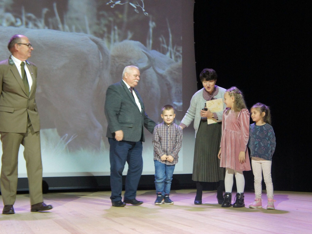 Zebrali ponad 18 ton kasztanów i żołędzi dla żubrów