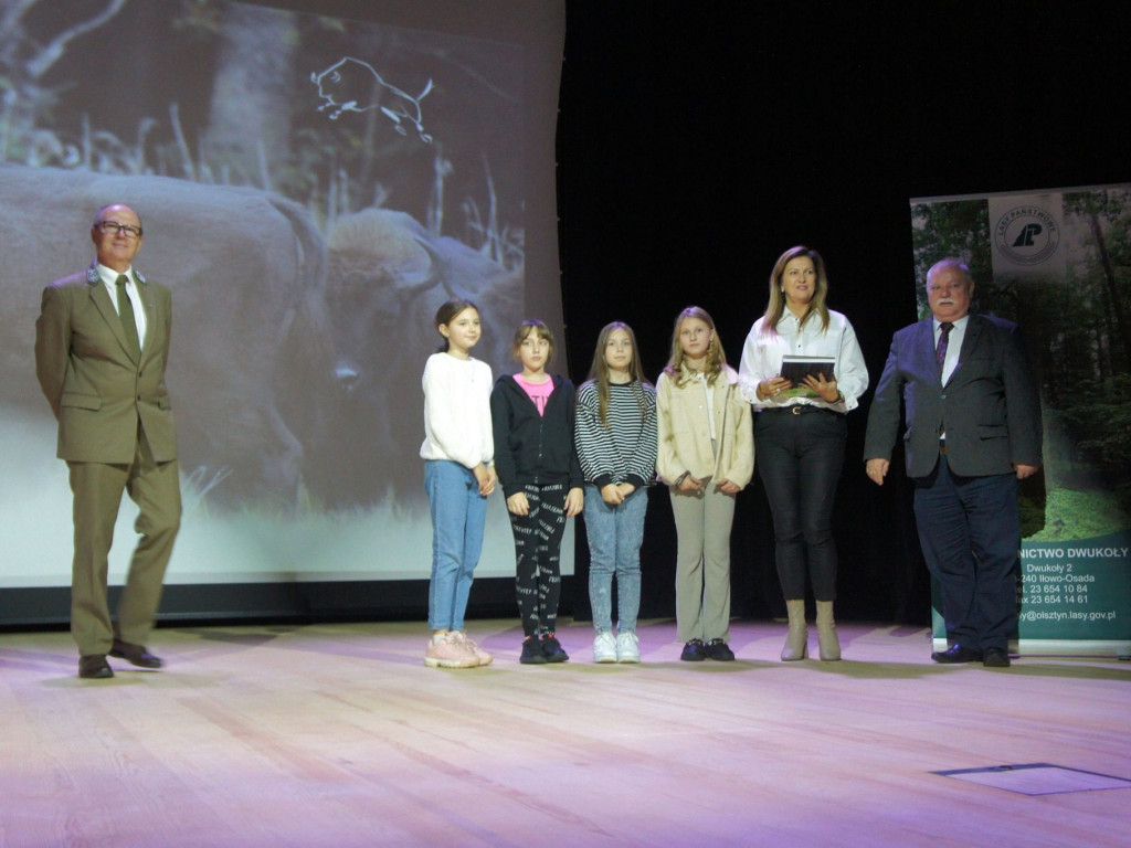 Zebrali ponad 18 ton kasztanów i żołędzi dla żubrów