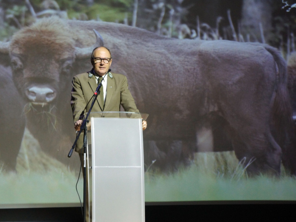 Zebrali ponad 18 ton kasztanów i żołędzi dla żubrów
