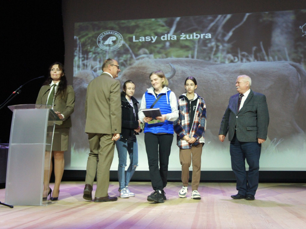 Zebrali ponad 18 ton kasztanów i żołędzi dla żubrów