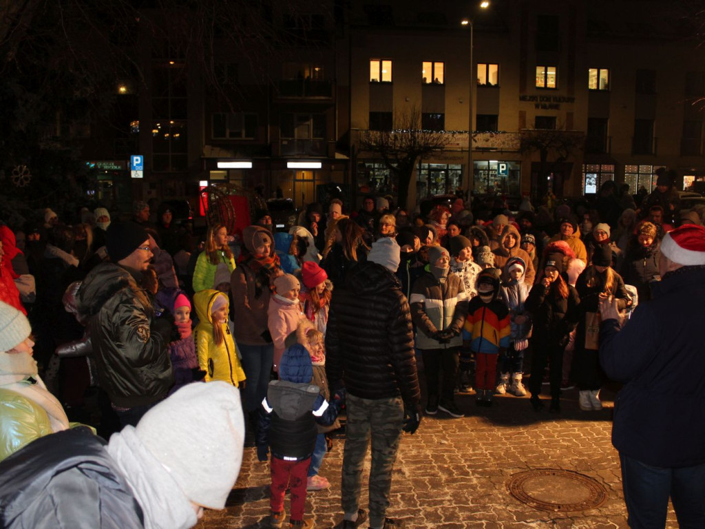 Mikołajki Miejskie. Zabłysły światła na choince