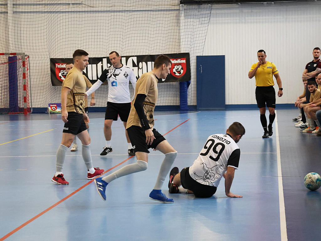 Powtórka z rozgrywki. Joker kończy w grupie