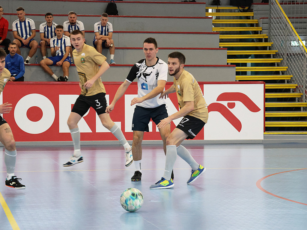 Powtórka z rozgrywki. Joker kończy w grupie