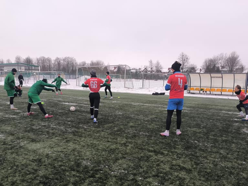 Treningi i wewnętrza gierka. W sobotę premierowy sparing