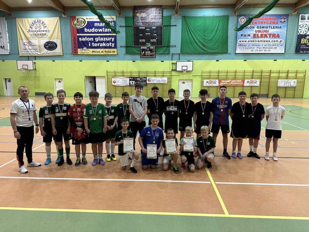 Ferie na  sportowo. W wodzie, przy stole, na lodowisku