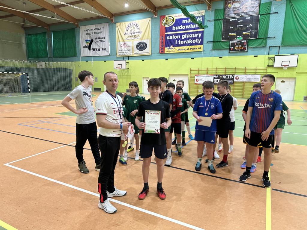 Ferie na  sportowo. W wodzie, przy stole, na lodowisku