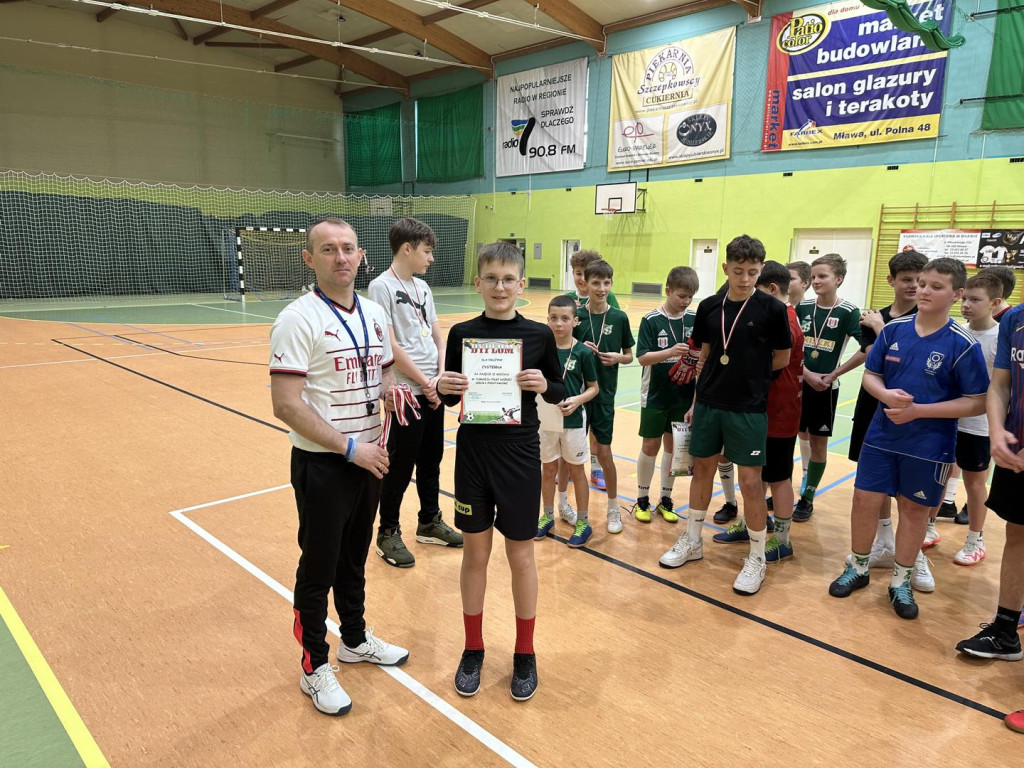 Ferie na  sportowo. W wodzie, przy stole, na lodowisku