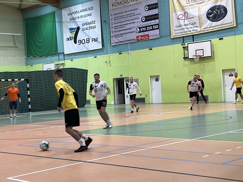 Somsiady coraz bliżej. Gołębiewski wart szóstki