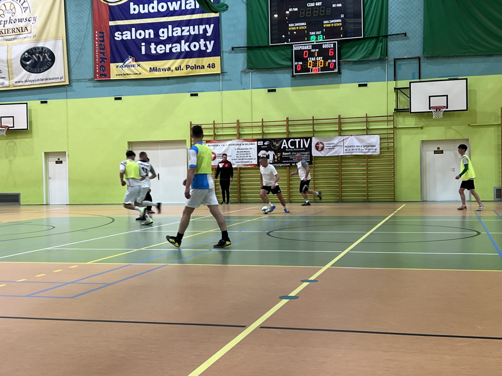 Somsiady coraz bliżej. Gołębiewski wart szóstki