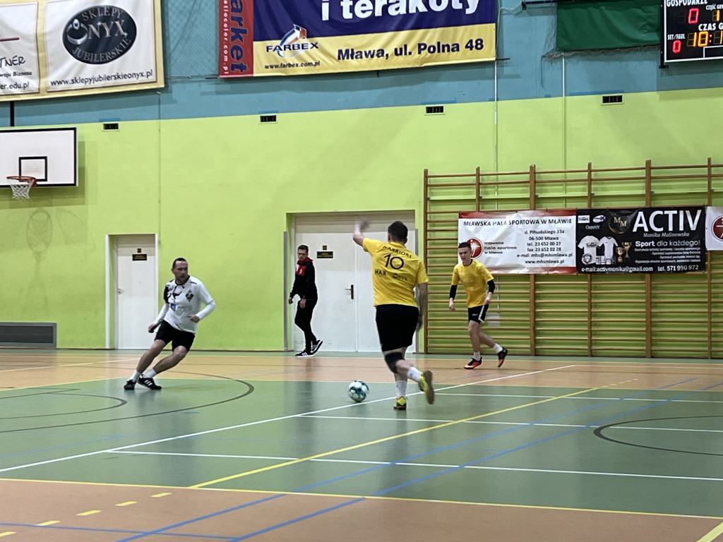 Somsiady coraz bliżej. Gołębiewski wart szóstki