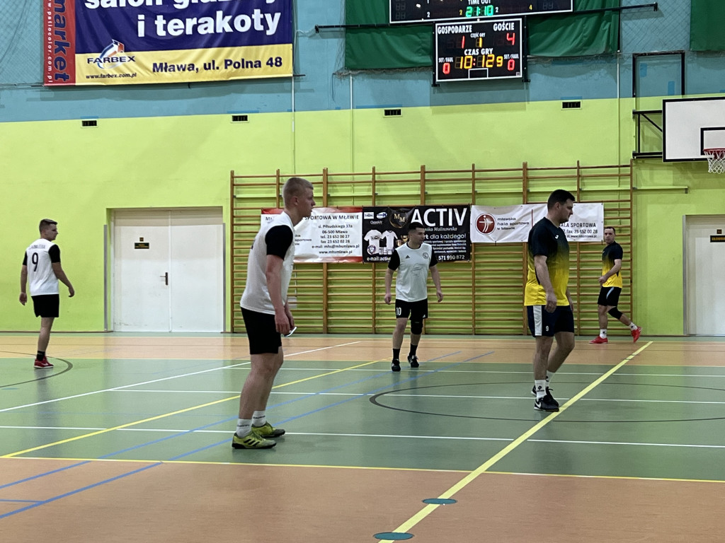 Somsiady coraz bliżej. Gołębiewski wart szóstki