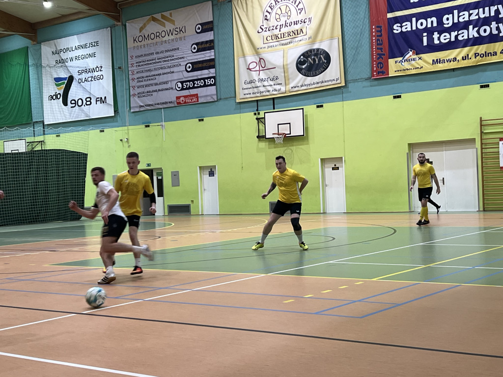 Somsiady coraz bliżej. Gołębiewski wart szóstki