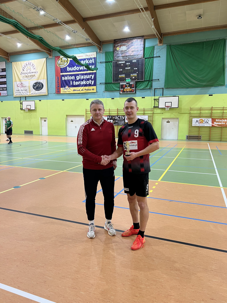 Somsiady coraz bliżej. Gołębiewski wart szóstki