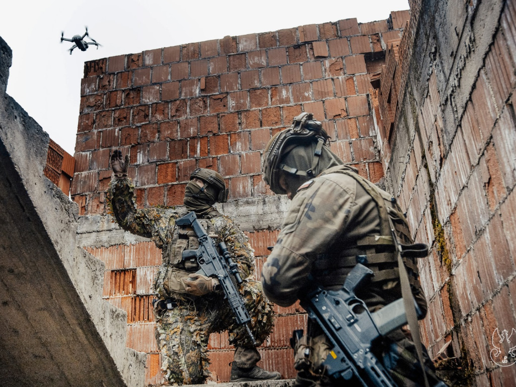 Strzelcy i snajperzy oraz WSPANIAŁA DWUNASTKA