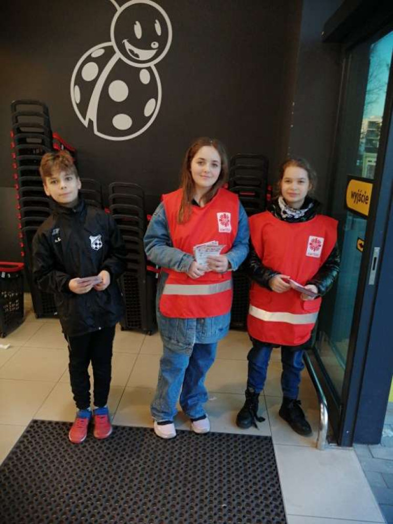 Trwa zbiórka żywności dla potrzebujących