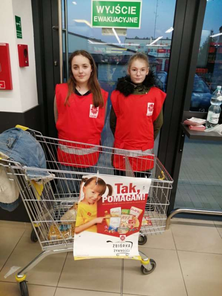 Trwa zbiórka żywności dla potrzebujących