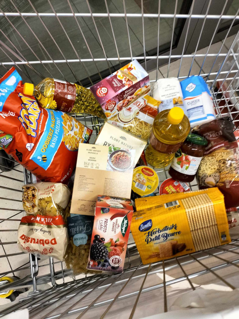 Trwa zbiórka żywności dla potrzebujących