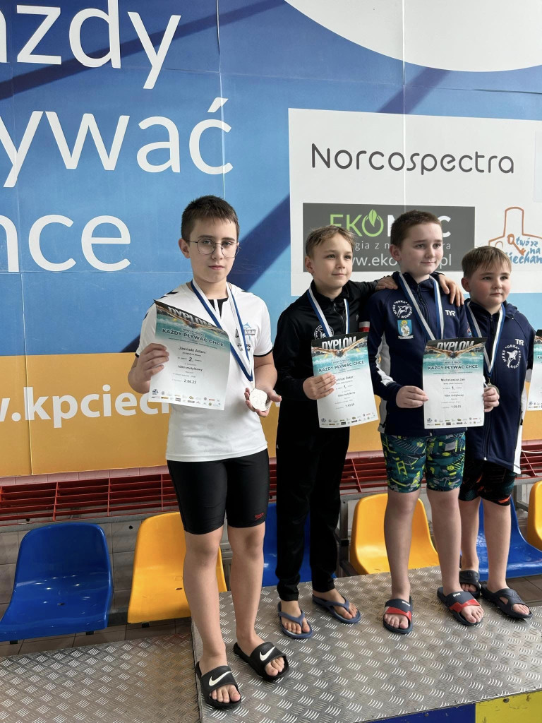 Marlin i Płetwal na starcie. Każdy pływać chce