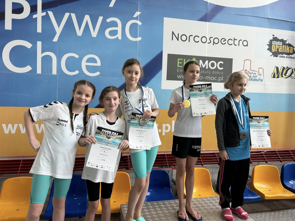 Marlin i Płetwal na starcie. Każdy pływać chce