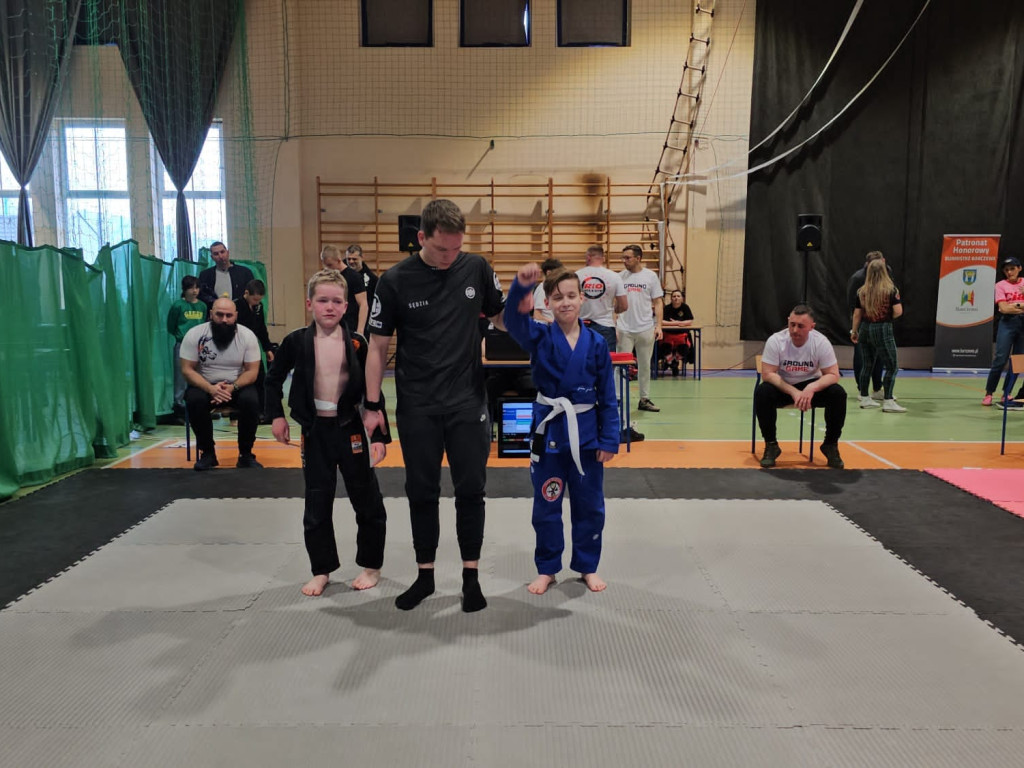 Błysk Husarii w Warmia Kids. Szarża na sześć