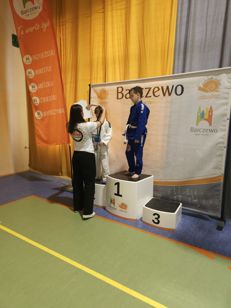 Błysk Husarii w Warmia Kids. Szarża na sześć