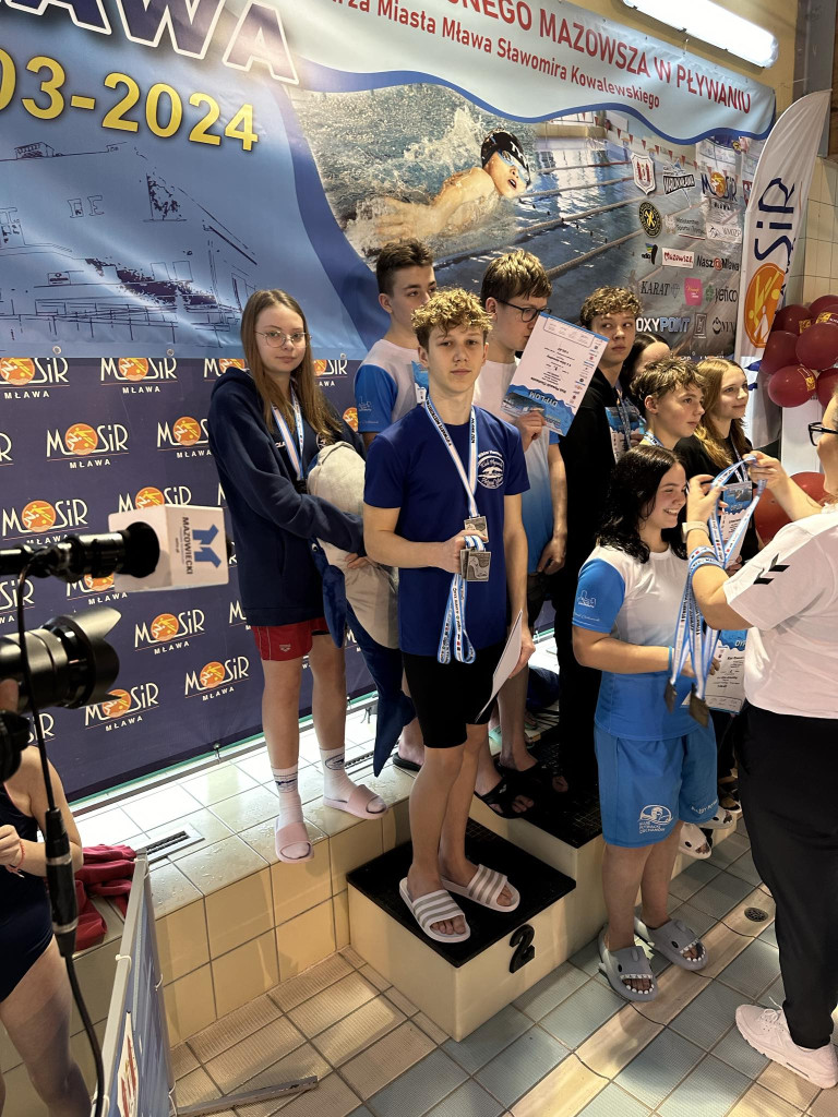 Błysk pływaków na mistrzostwach. Medal gonił medal