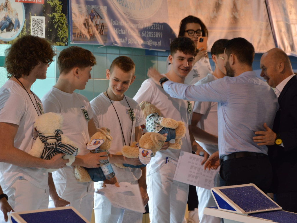 Błysk pływaków na mistrzostwach. Medal gonił medal