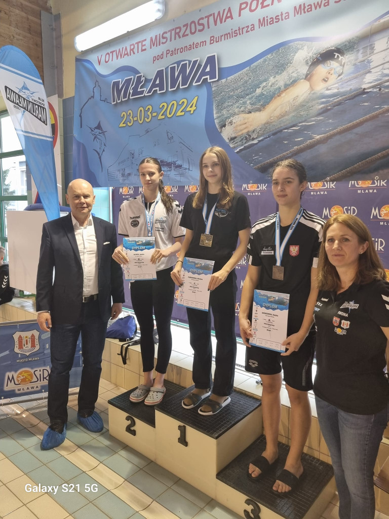 Błysk pływaków na mistrzostwach. Medal gonił medal