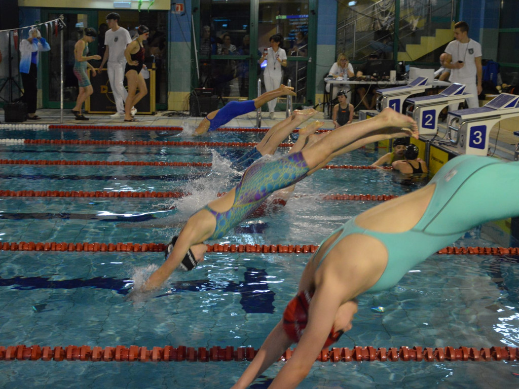 Błysk pływaków na mistrzostwach. Medal gonił medal