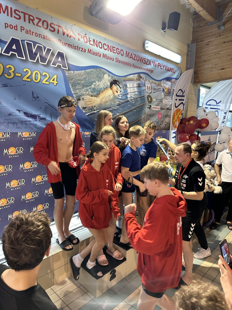 Błysk pływaków na mistrzostwach. Medal gonił medal