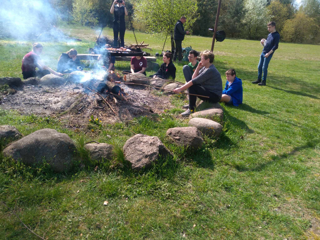 Mieszkańcy w akcji sadzenia lasu [ZDJĘCIA I FILMY]