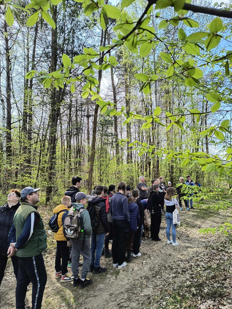 Mieszkańcy w akcji sadzenia lasu [ZDJĘCIA I FILMY]