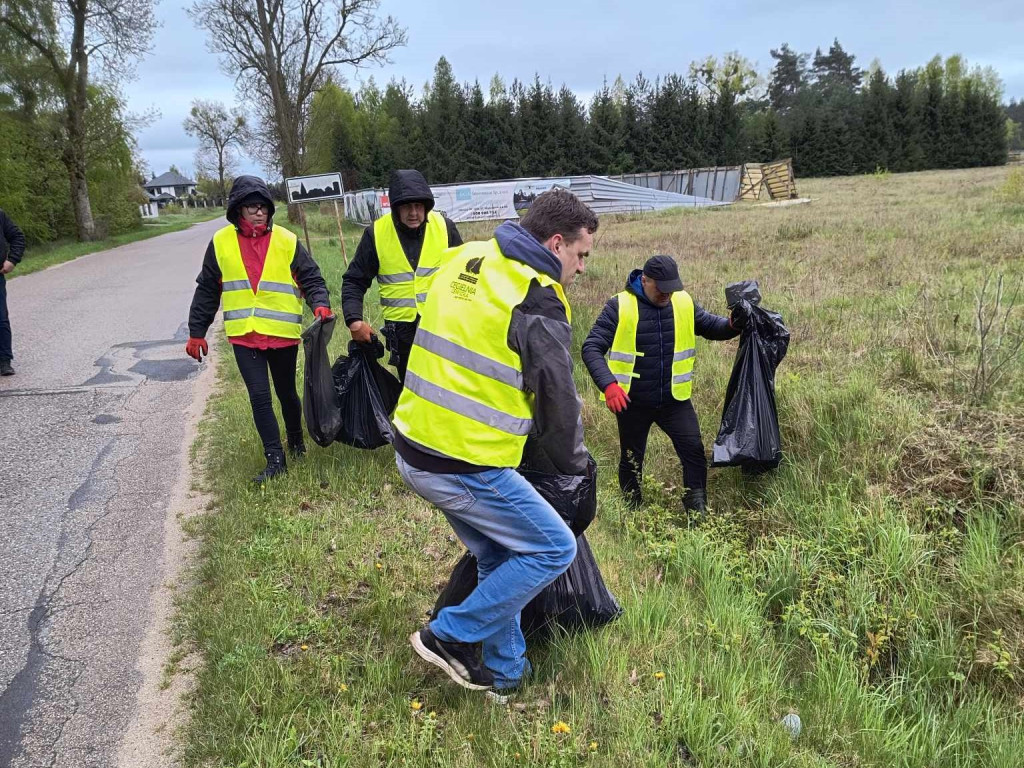 Niestraszna im była aura. Mieszkańcy w akcji