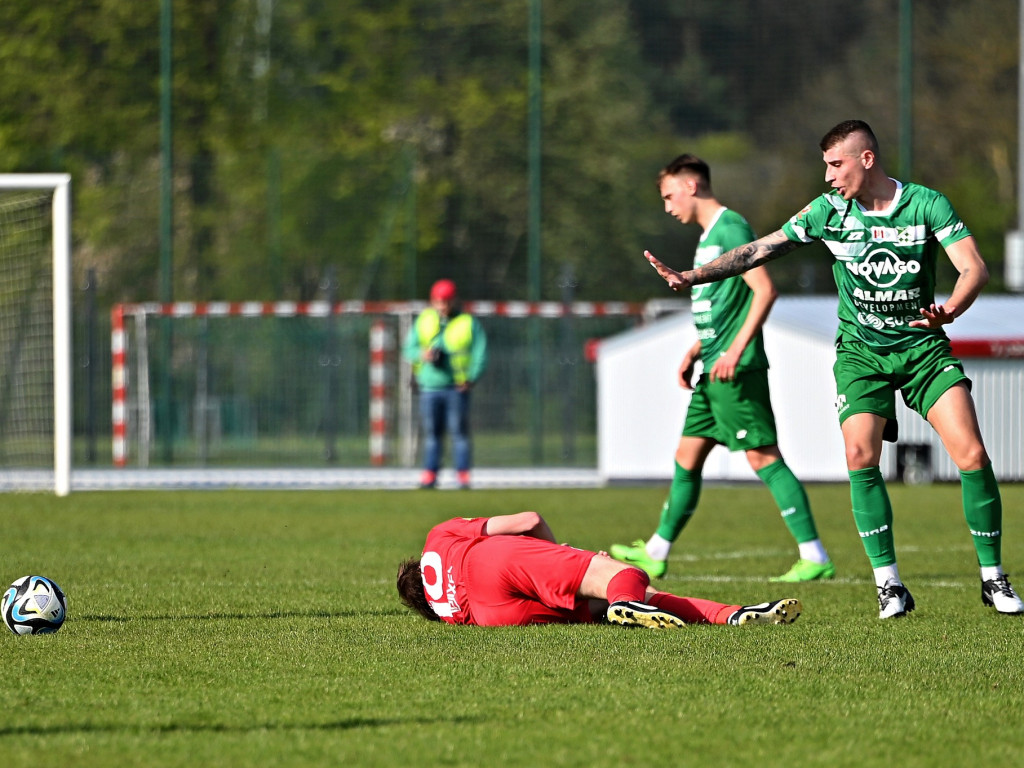 Hurenko główkuje, są punkty.  Drugi z rzędu triumf Mławianki