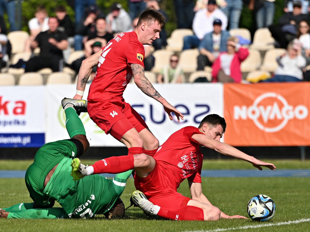 Hurenko główkuje, są punkty.  Drugi z rzędu triumf Mławianki