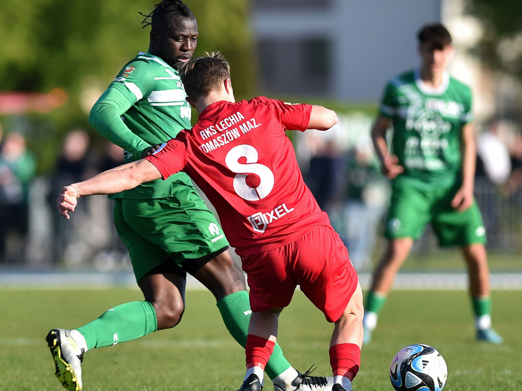 Hurenko główkuje, są punkty.  Drugi z rzędu triumf Mławianki