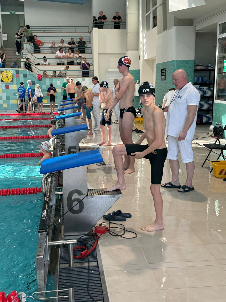 Marlin w Płocku, Płetwal w Giżycku. Kwietniowe występy pływaków