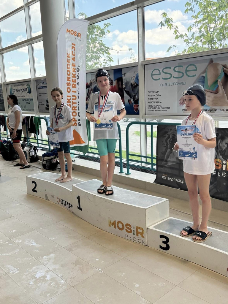 Marlin w Płocku, Płetwal w Giżycku. Kwietniowe występy pływaków