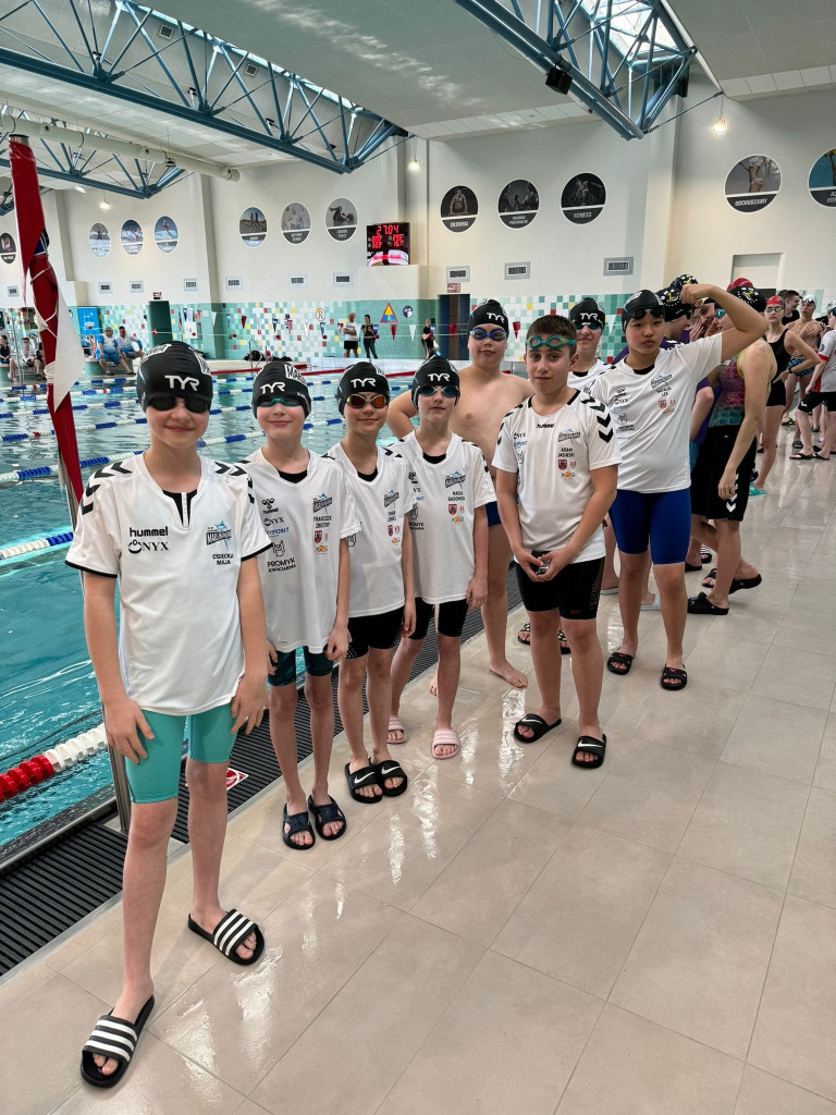 Marlin w Płocku, Płetwal w Giżycku. Kwietniowe występy pływaków