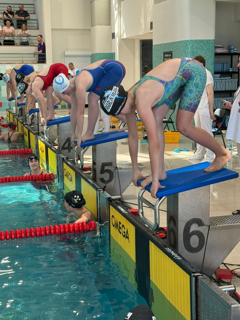 Marlin w Płocku, Płetwal w Giżycku. Kwietniowe występy pływaków