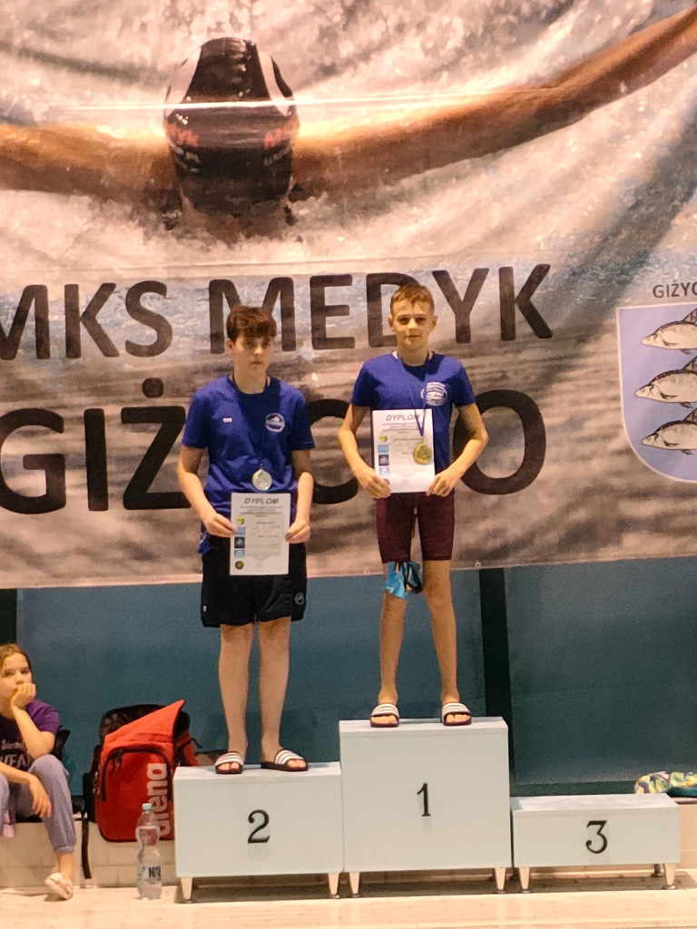 Marlin w Płocku, Płetwal w Giżycku. Kwietniowe występy pływaków